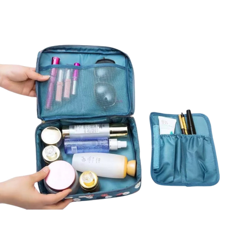 Trousse de Toilette Originale Voyage compartiment ouvert - Rouge Vin - Violet et Cerises - Bleu et Cerises - Flamant Rose - Cactus - Léopard - Bleu Clair et Fleurs - Bordeaux et Fleurs - Rose et Fleurs - Bleu Marine et Fleurs - Rose à Rayures - Rose et Cerises - Rose Bonbon - Bleu Marine - Gris - Rose à Pois - Vert et Cerises