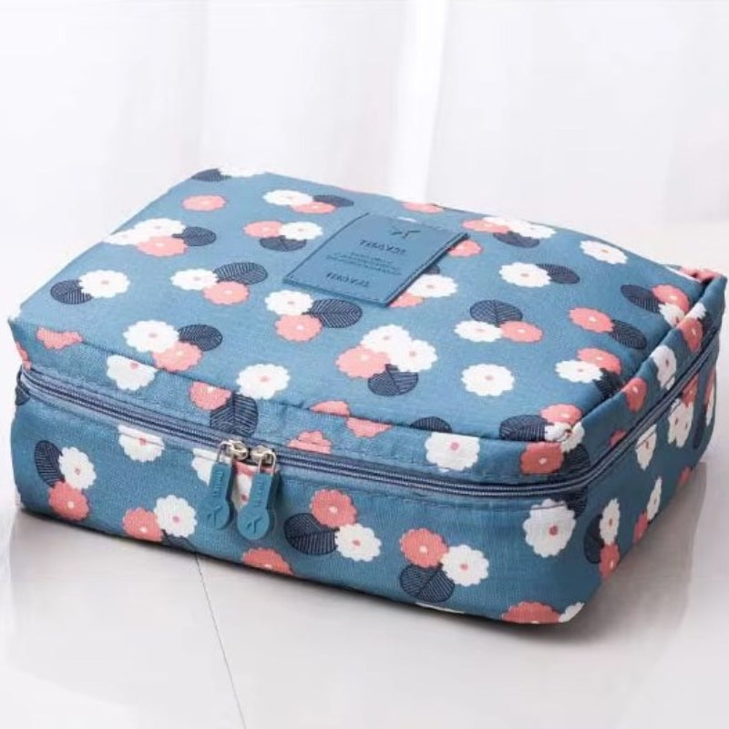 Trousse de Toilette Originale Voyage gros plan fermeture zippée - Rouge Vin - Violet et Cerises - Bleu et Cerises - Flamant Rose - Cactus - Léopard - Bleu Clair et Fleurs - Bordeaux et Fleurs - Rose et Fleurs - Bleu Marine et Fleurs - Rose à Rayures - Rose et Cerises - Rose Bonbon - Bleu Marine - Gris - Rose à Pois - Vert et Cerises